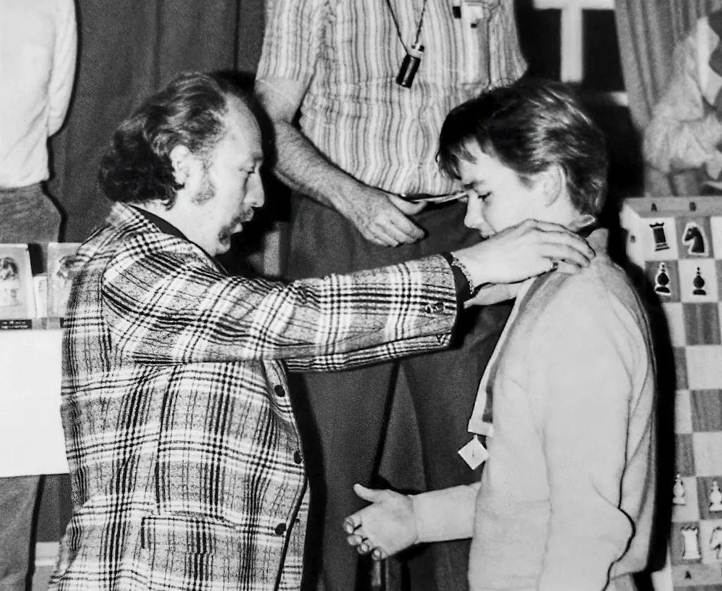 Sebastian Korman: PM-hopeaa v. 1981 Ruotsissa.
