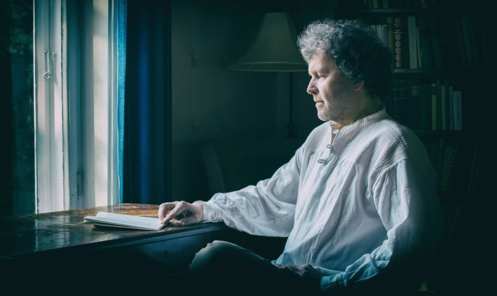 Sebastian Korman: Runojen maailmassa vuonna 2025. Kuva: Ismo Korhonen. Sebastian Korman: Runojen maailmassa vuonna 2025. Kuva: Ismo Korhonen.